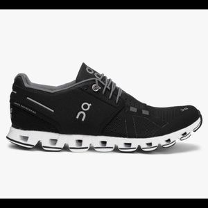 Black OnCloud Tennis shoes